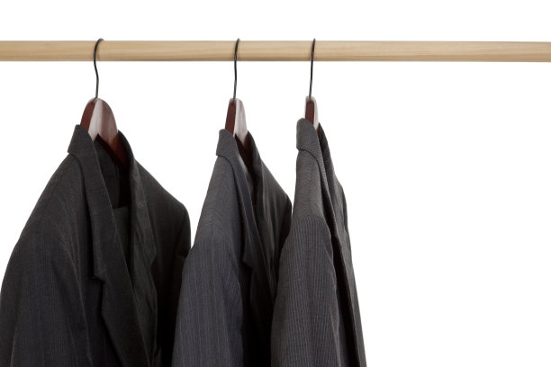 挂在架子上的西装图片下载