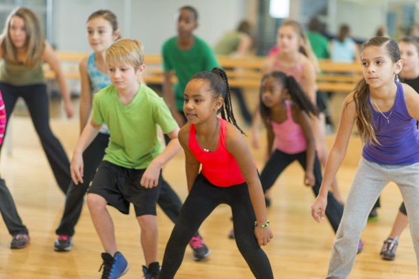 参加舞蹈健身班的孩子们图片下载