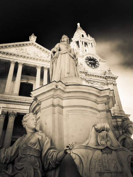 安妮女王雕像(1886年)，圣保罗大教堂，伦敦图片下载