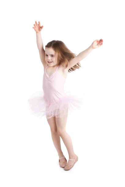 微笑的小芭蕾舞女演员跳舞和穿着芭蕾舞裙图片下载