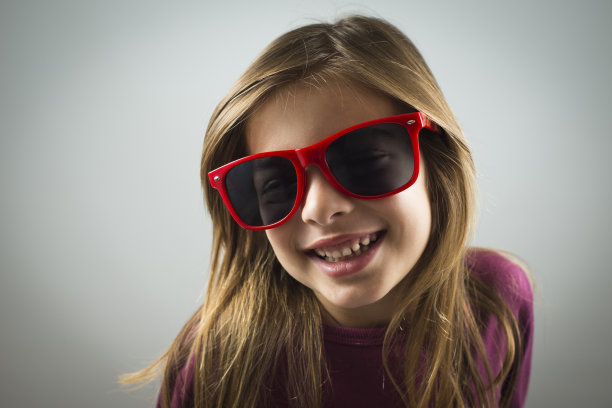 微笑的女孩的肖像图片下载