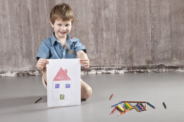 男孩画图片下载