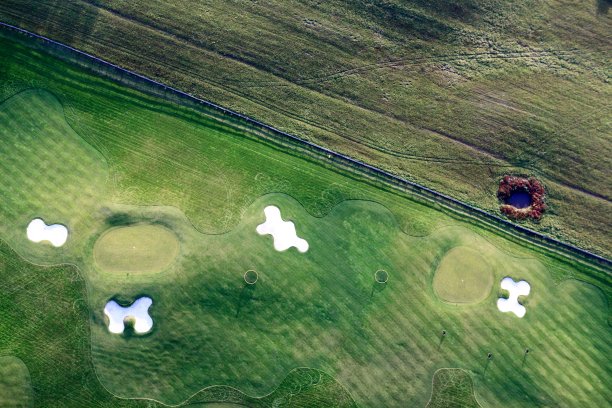 航拍的高尔夫球场图片下载