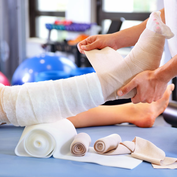 理疗师应用淋巴引流图片下载