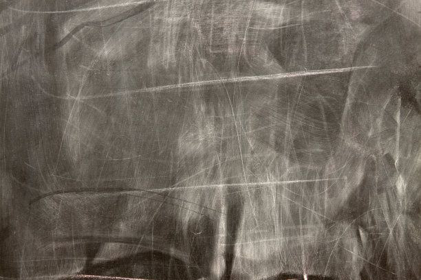 混乱的黑板上。图片下载