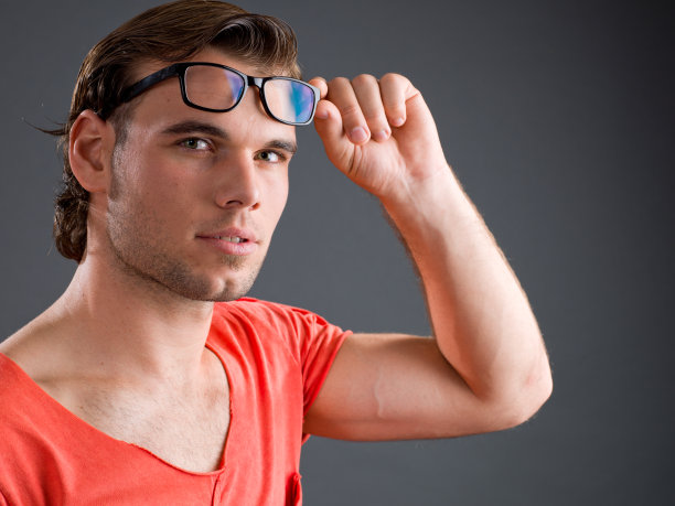 年轻人的肖像图片下载