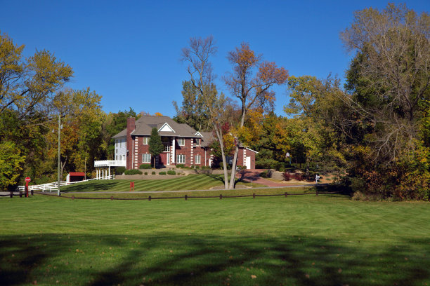 农村地区的豪宅图片下载