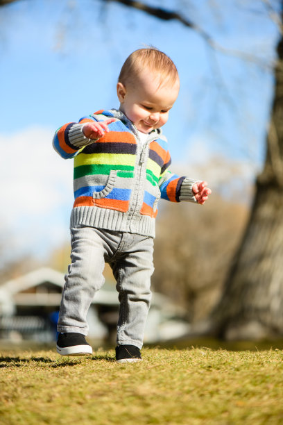 快乐宝宝走路图片下载