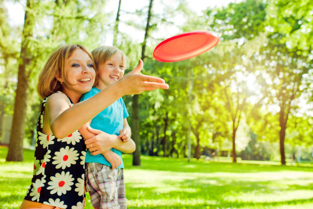 玩飞盘图片下载