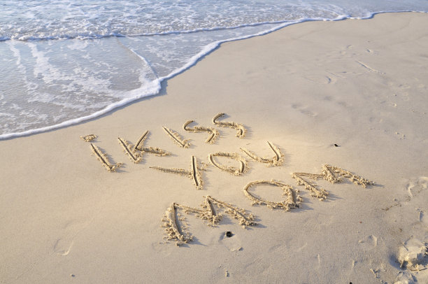 我吻你的短信写在沙在母亲节图片下载