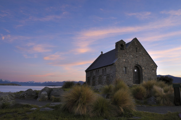 黎明时分的特卡波湖教堂图片下载