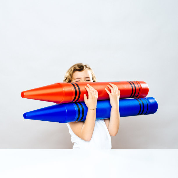 坚强的小女孩图片下载