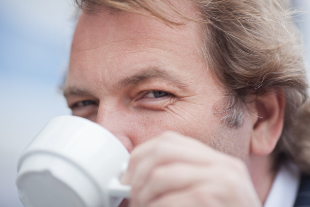 享受一杯咖啡图片下载