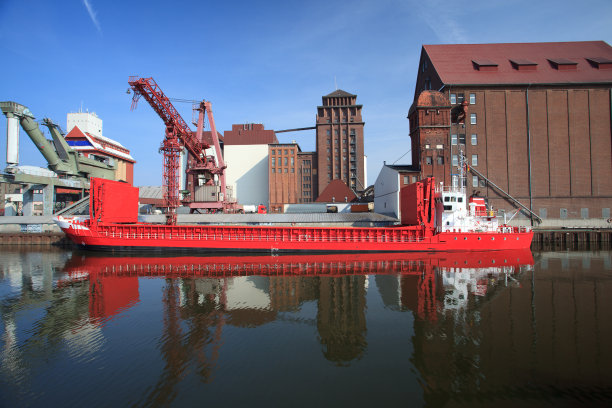 装载货船图片下载