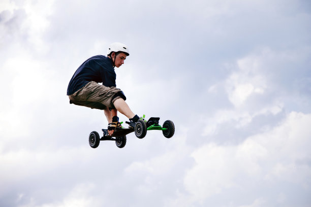 登山队员在行动图片下载