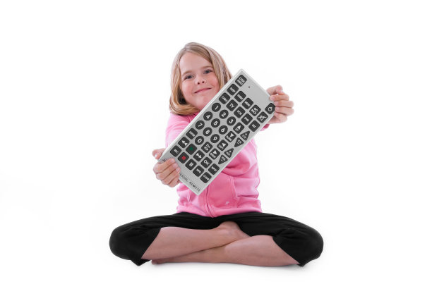 拿遥控器的女孩图片下载