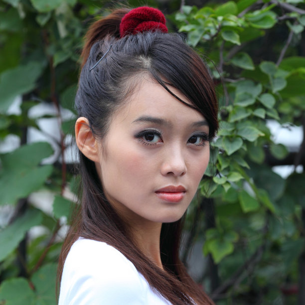 单身亚洲年轻模特肖像图片下载