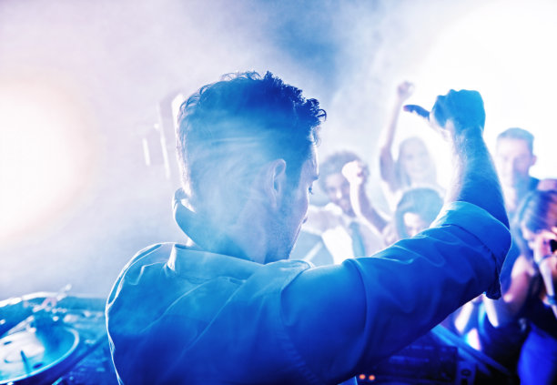 让人群活跃起来!图片下载