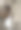 新郎和新娘在教堂前接吻图片下载