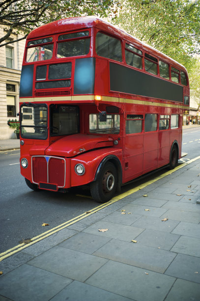 伦敦大街的红色双层巴士图片下载