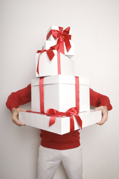 礼物堆得高高的图片下载