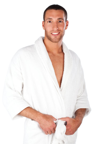 穿着白色浴衣的男性图片下载