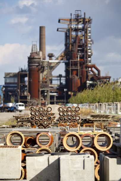 老高炉和建筑工地图片下载