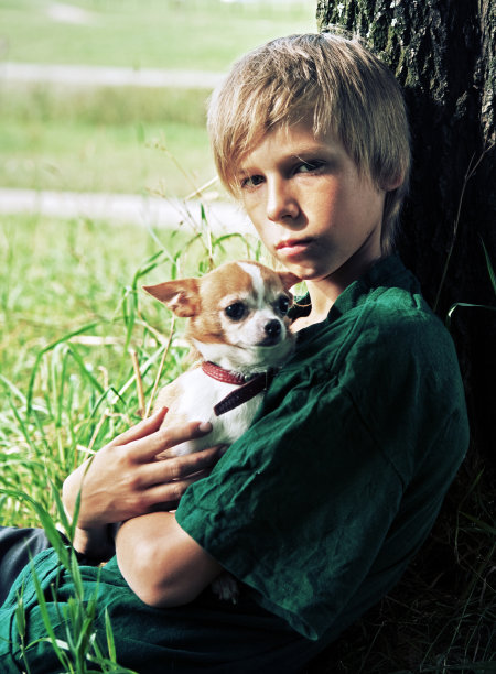 男孩和狗图片下载