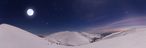 冬天的山景观。图片下载