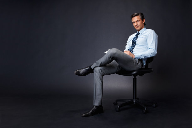 总裁是在休息图片下载