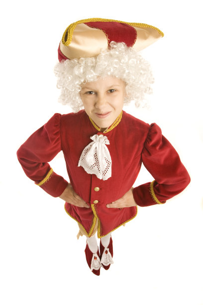 穿着18世纪绅士服装的女孩图片下载