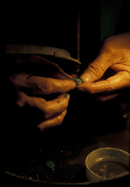 工匠的手图片下载