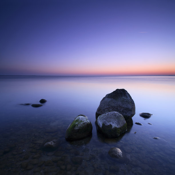 日落时分的落基海岸线图片下载