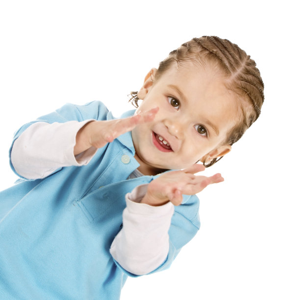 扎着辫子的小男孩图片下载