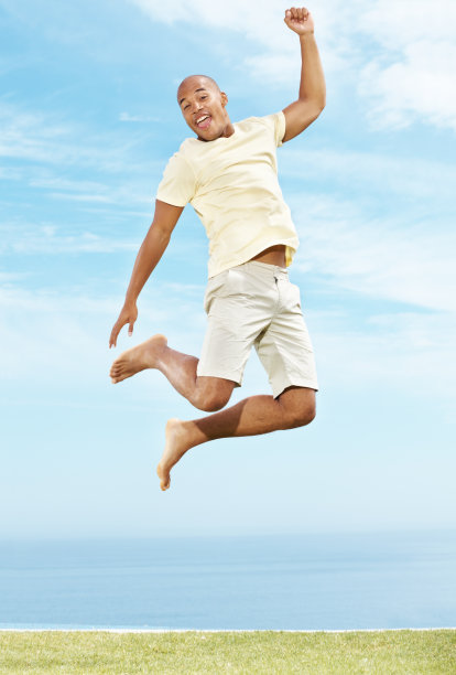 快乐地跳起来图片下载