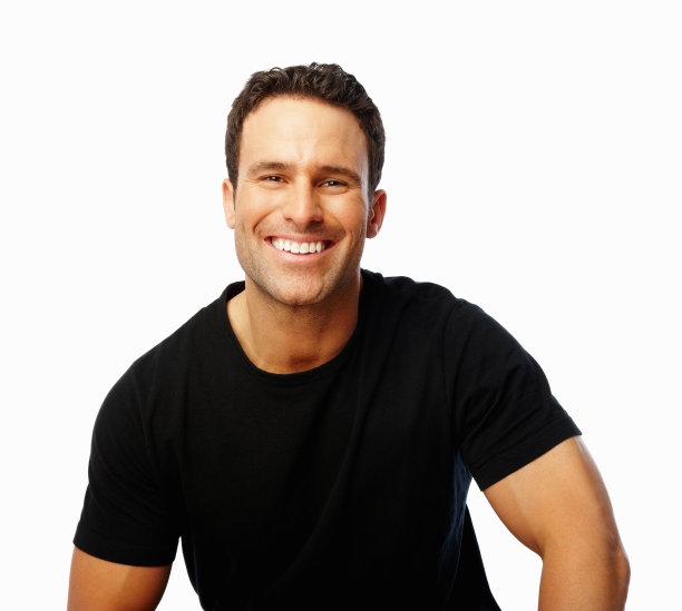 一个微笑的年轻人的特写图片下载