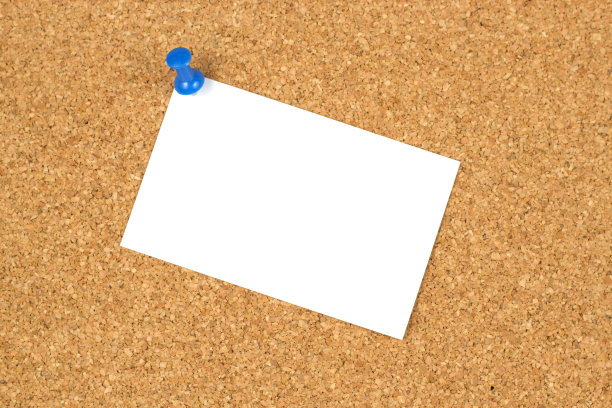 软木板上的名片图片下载