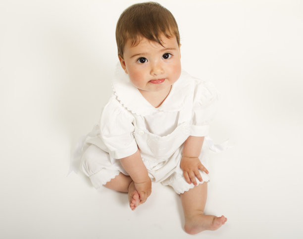 害羞的女婴图片下载