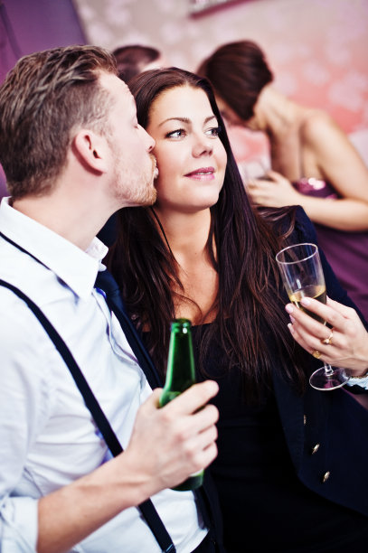 派对上可爱的一对图片下载