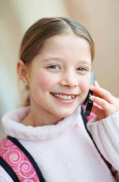 女学生喜欢用手机聊天图片下载