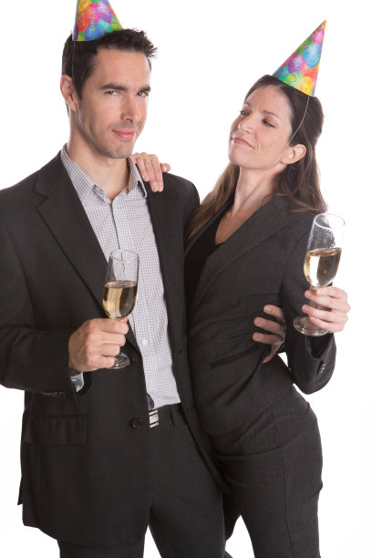 在公司派对上喝酒图片下载