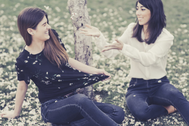 年轻女子肖像图片下载