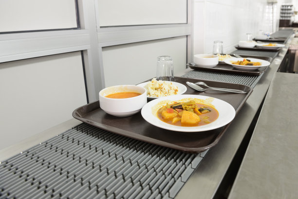 食物在传送带上图片下载