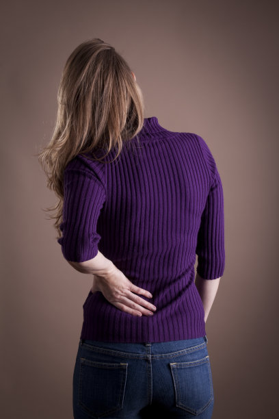 女性的背部疼痛图片下载