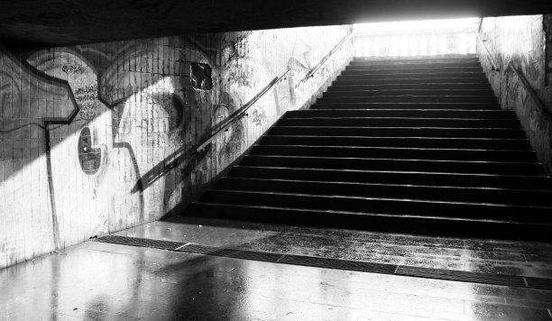 楼梯与光图片下载