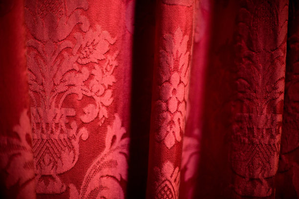 古董红色的窗帘图片下载