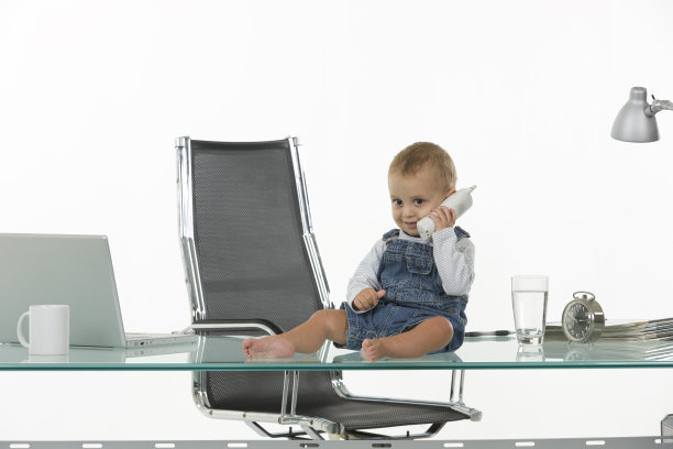 婴儿在办公室图片下载