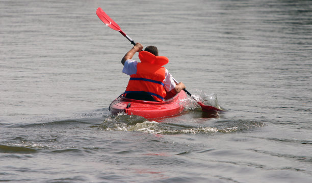 男子皮艇图片下载