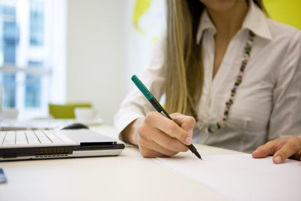 商人写作图片下载