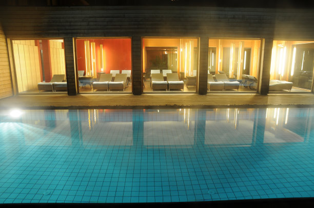 照亮水疗池图片下载